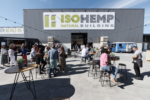 Inhuldiging van de nieuwe IsoHemp-fabriek